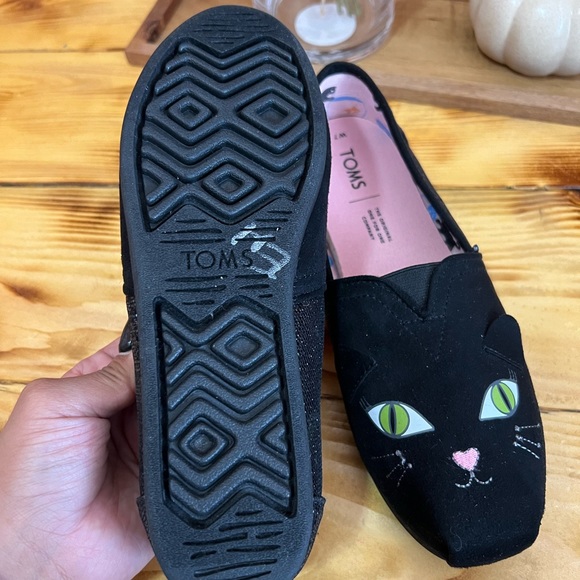 TOMS Classic Black Glow in the Dark Glitter Kitty Slip-ons - Picture 9 of 12